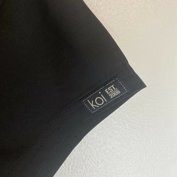 Koi Basics Scrub Top Kade 1011 V-Neck Black Medium - Picture 4 of 8